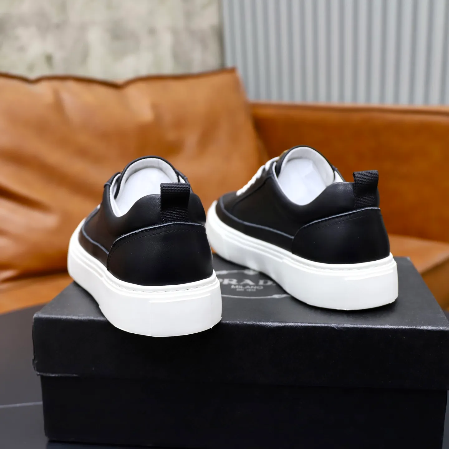 Ex-factory price: 442💰🙅‍♂️🙅‍♂️🙅‍♂️ Brand: PRADA Standard code: 38–44 (45 can be customized) Grade: Same as the official website Material: Original cowhide fabric Comfortable pigskin lining Lightweight wear-resistant outsole Style category: Men's fashionable casual shoes and boots Running sports shoes Distinguished luxury brand elements Top luxury Color: actual picture color